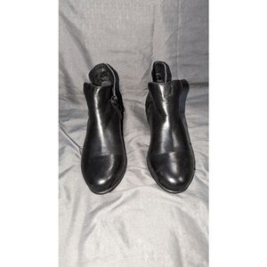 Eric Micheal Isabella Dual Textured Low Heel Ankle Boots Zipper Sides EU35/US 5